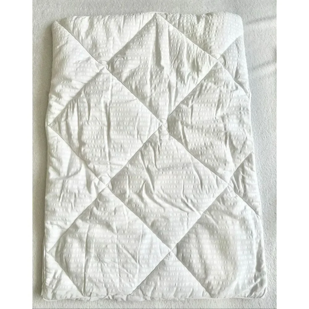 White Brooks Brothers quilted pillowcase 21 in X 28 inches